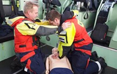 Surviving the storm: manual vs. mechanical chest compressions onboard a lifeboat during bad weather conditions